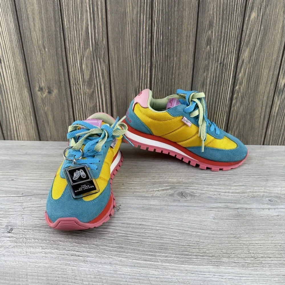 Marc Jacobs product pair